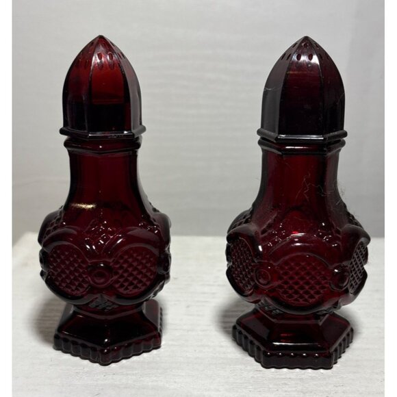 Vintage Avon Cape Cod Salt & Pepper Shakers Ruby Red Glass Bird Of Paradise - Picture 1 of 7